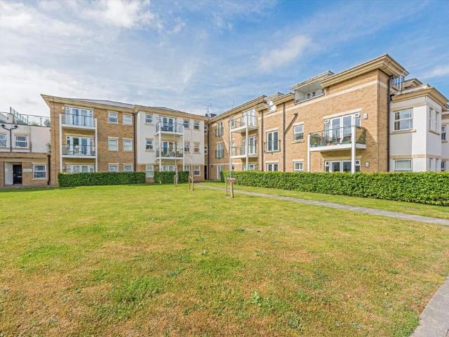Dyas Road, Sunbury On Thames TW16 1 bed flat to rent £1,595 pcm £368 pw