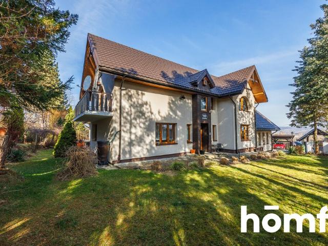 Do sprzedania przestronny dom z ogrodem 370 m² w Krasiczynie