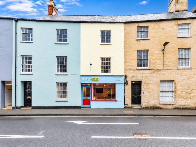 Dyer Street, Cirencester, Gloucestershire GL7, 2 bed flat to rent, £950 pcm | PrimeLocation