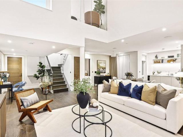 Dyer's Buildings, Blackfriars, London, EC1N 2JT, United Kingdom | 2 bed duplex for rent #136660264 | Rentberry