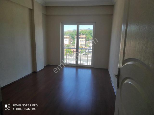 Dyk Est Emlaktan Hürriyet Mah. 3+1 130 M2 Ebeveyn Banyolu Asansörlü Kiralık Daire