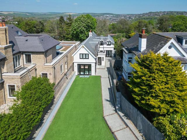 Dyke Road Avenue, Brighton, BN1 5 bed detached house to rent £7,000 pcm £1,615 pw