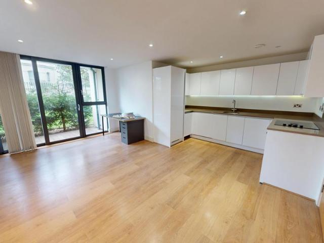 Dyke Road, Brighton, BN1 2 bed flat to rent £1,800 pcm £415 pw
