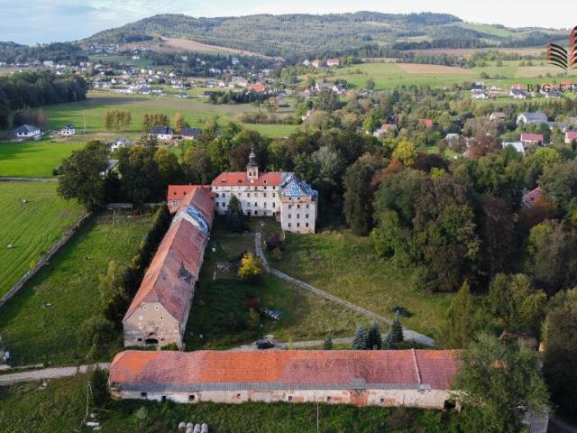 Działka z budynkami gospodarczymi i stawami 3,5ha