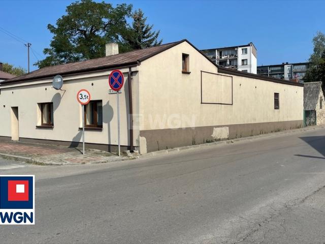 Dom z potencjałem w centrum Działoszyna polecam