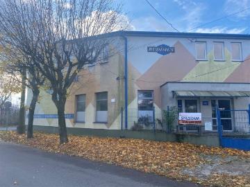 Działka z budynkami biurowo magazynowymi 1600 m²