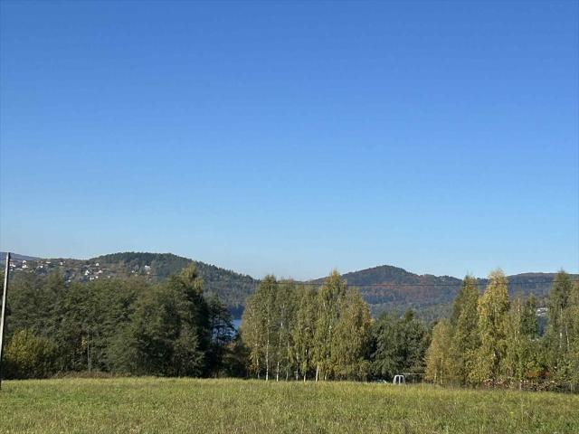 Działka z domem i stodołą, widok na jezioro