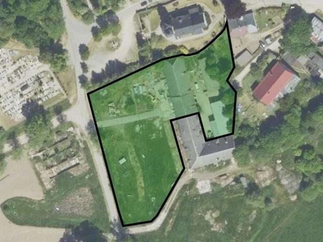 Działka 0,6 ha z domem i usługami Staniszów