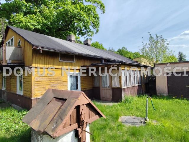Polecam działkę 1269 m² z garażami i fundamentem pod dom w Różycy