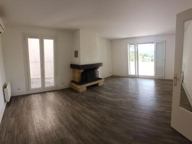 Secteur Buzine Villa T4 non mitoyenne de 95m² avec vue panoramique et garage sur terrain de 400m²