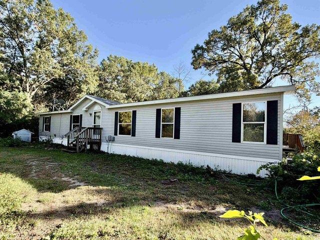 E1657 Pine Ln, Waupaca, WI 54981