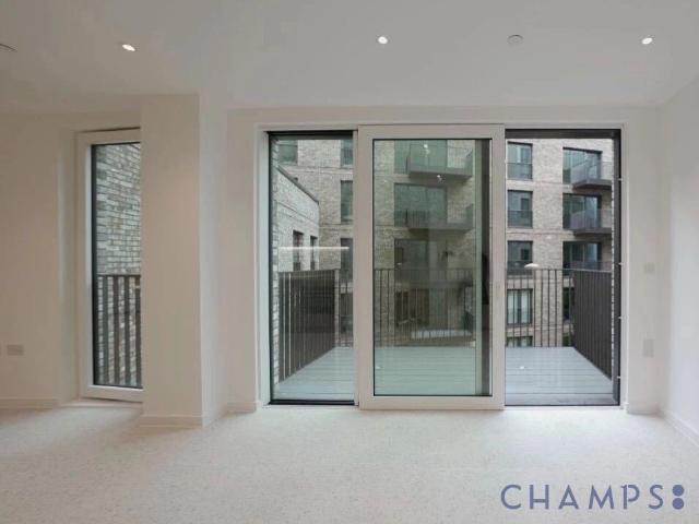 E1 2FZ Studio to rent £2,600 pcm £600 pw
