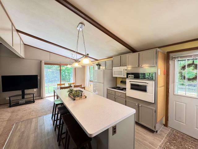 E2605 PINE Court