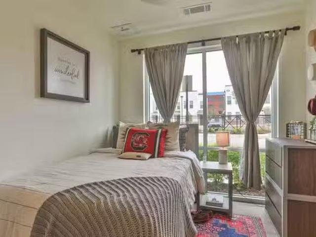 E2 5 Bed 5 Bath