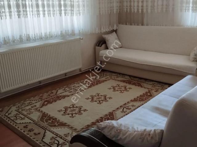 E5 Metro Çok Yakın Konumda 2+1 3,kat Kiralık Boş Daire