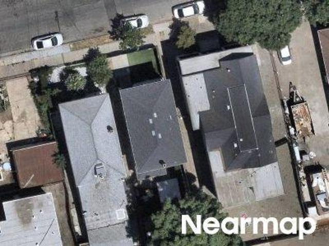 E Magnolia St