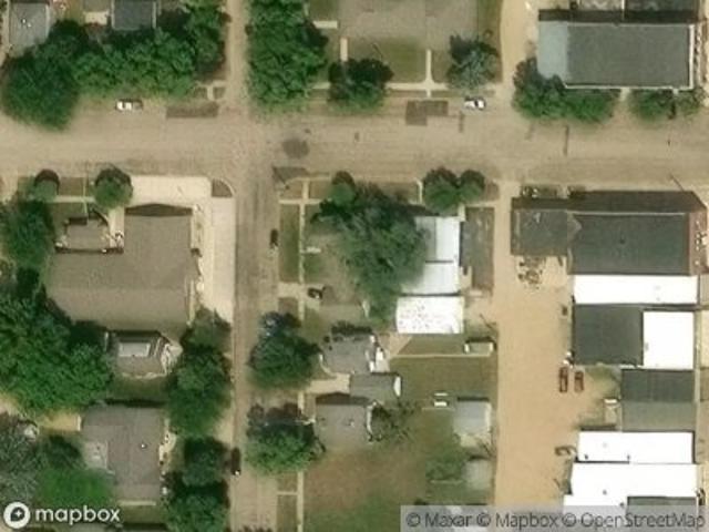 E Maple St