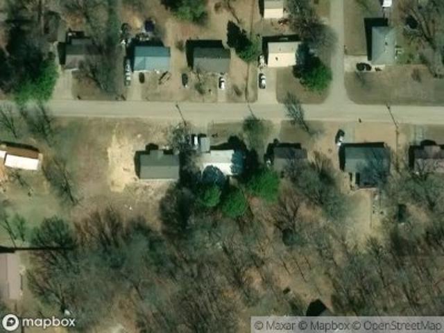 E Maple St