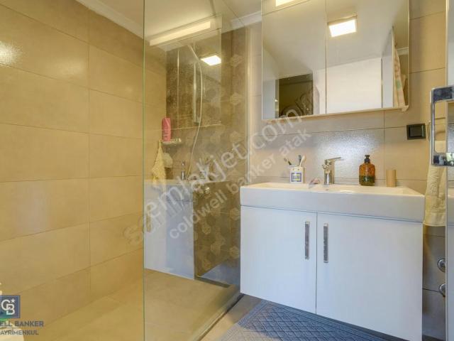Çeşme Musallada Önü Açık | 180 M² Net | Geniş Havuzlu Villa