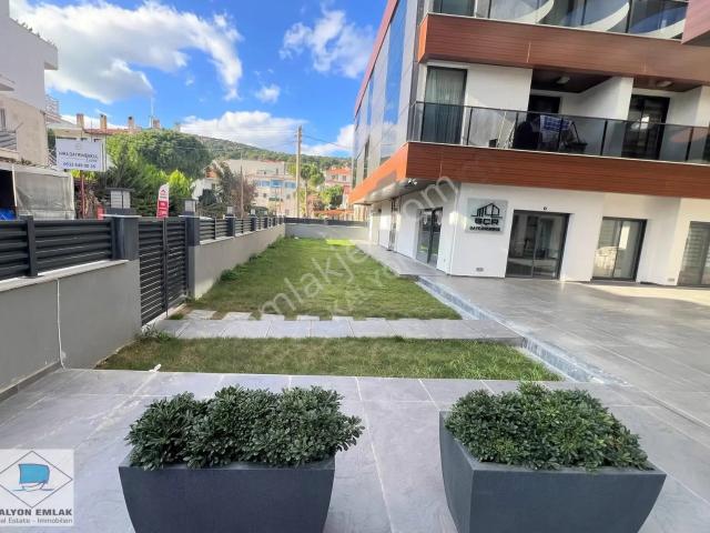 Çeşme Marina'ya 50mt Yakın 1+1 Eşyalı Köşe Yıllık Kiralık Daire