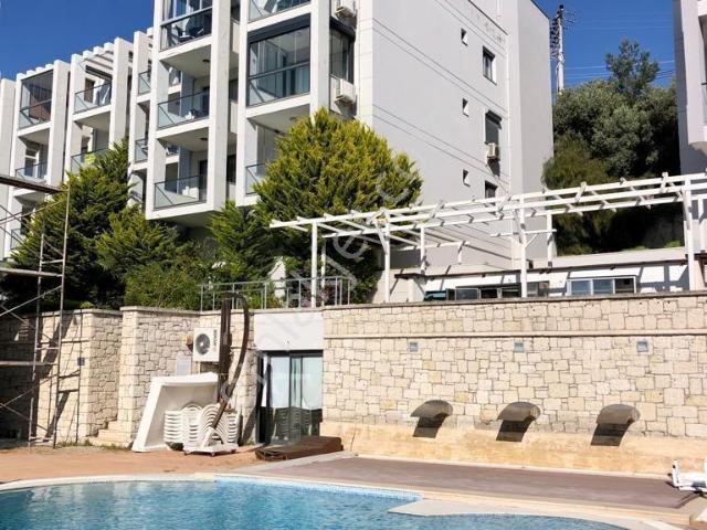 Çeşme Merkezde Kiralık Havuzlu 1+1 Rezidans Dairesi