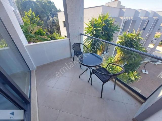 Çeşme Merkezde Satılık 1+1 Eşyalı Daire