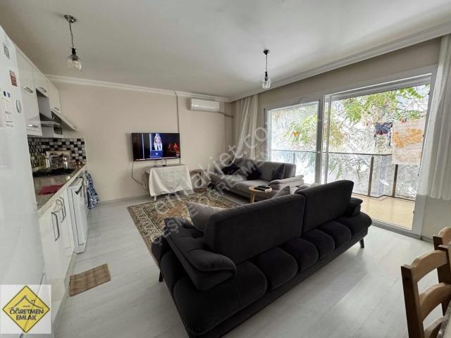 Çeşme Merkezde 2 Oda 1 Salon 2.kat Uygun Satılık Daire