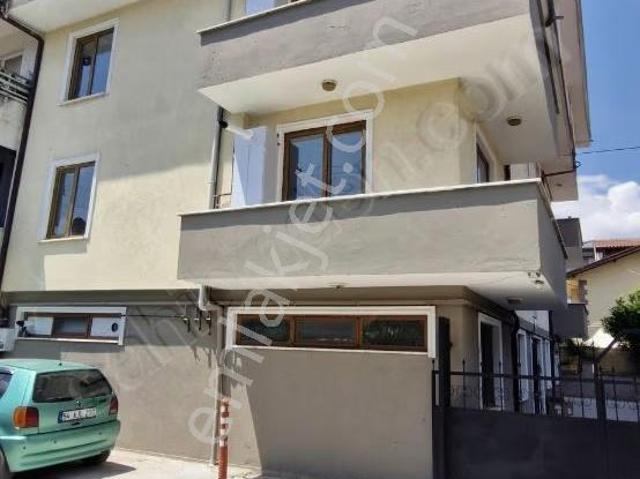 Çeşme Meydanında Kiralık
