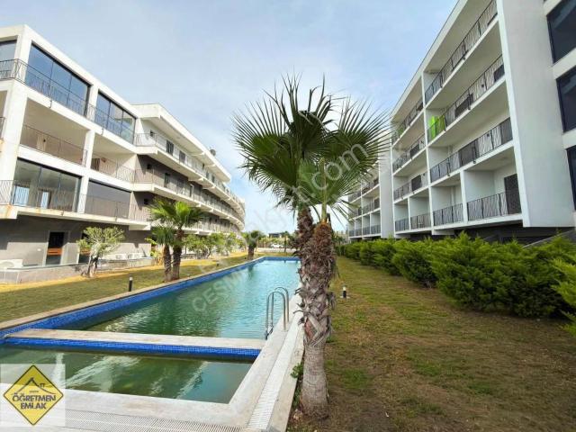 Çeşme Ayasaranda Havuz Manzaralı Bahçe Dubleks Daire