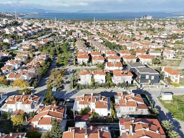 Çeşme Alaçatı'da Yenilenmiş, Masrafsız, 3+1 Villa