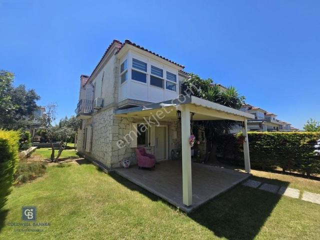 Çeşme Alaçatı Da Havuzlu Site İçinde Yıllık Kiralık Villa