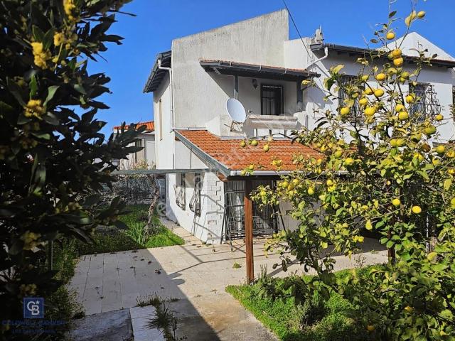 Çeşme Alaçatı Da Satılık Bahçeli 3+1 Villa