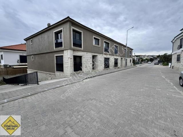 Çeşme Dalyan Da Marina Ya Çok Yakın 3 Oda 1 Salon Satılık Daire