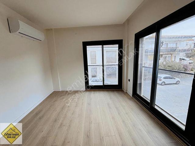 Çeşme Dalyan Da Marina Ya Çok Yakın 2 Oda 1 Salon Satılık Daire