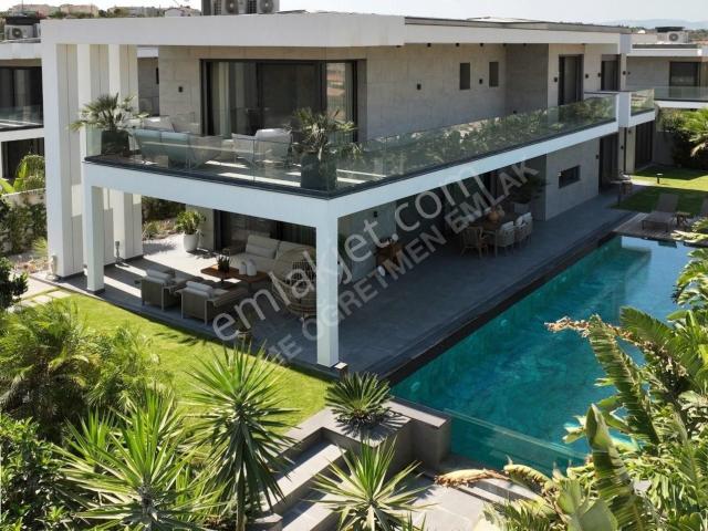 Çeşme Dalyan Da Plajlara Yürüme Mesafesinde Muhteşem Müstakil Ev