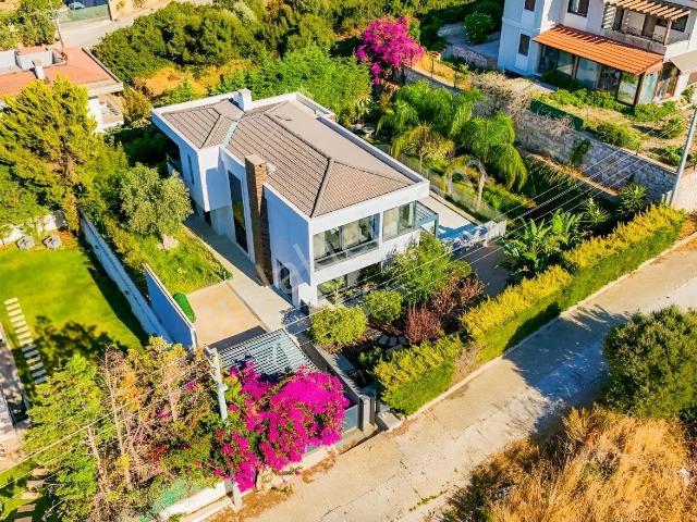 Çeşme Dalyan Da Satılık Özel Yapım Havuzlu Müstakil Villa