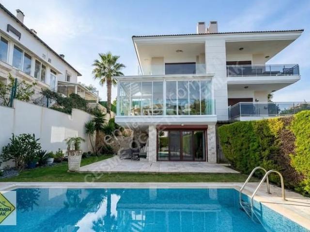 Çeşme Dalyan Deniz Manzaralı,müstakil Havuzlu,tripleks Villa