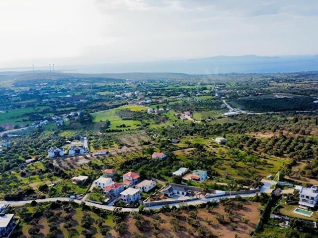 Çeşme Germiyan Mah. 924 m2 Arsa İçinde 4+1 Villa.