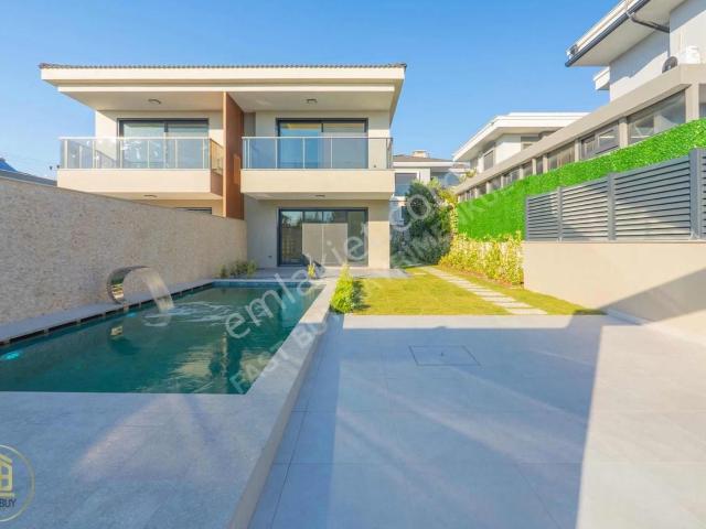 Çeşme Şifne Denize Yürüme Mesafesi Satılık 3+1 Sıfır Villa