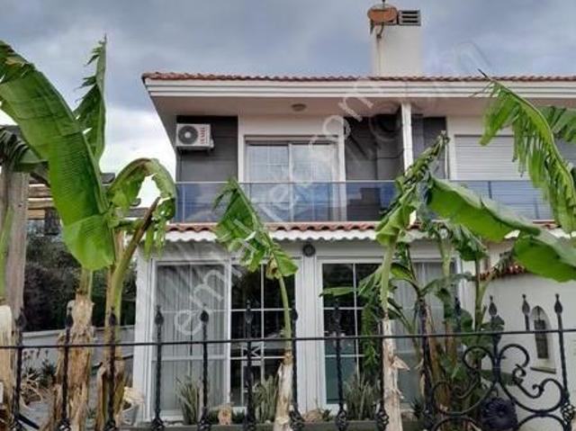 Çeşmede Denize 700 Metre Mesafede Satılık 3+1 Lüks Villa