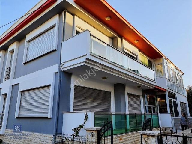 Çeşme Çiftlikköy De Yıllık Kiralık 2 Banyolu 2+1 Daire