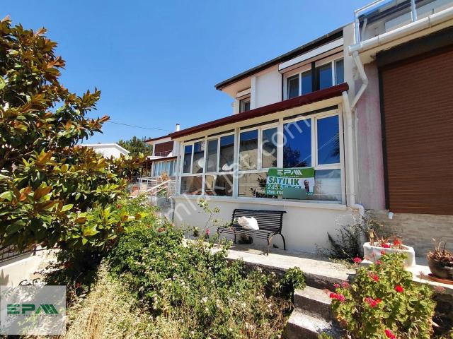 Çeşme Ildırı Uşak Özlem Havuzlu Sitede Eşyalı Villa