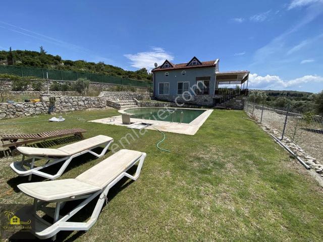 Çeşme Kiralık Havuzlu Villa 4+1 Yaz Sezonu