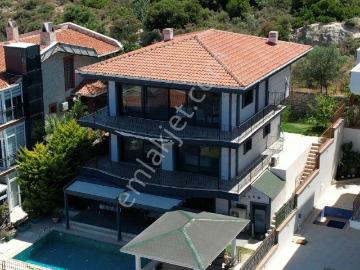 Çeşme Paşalimanı Deniz Manzaralı Havuzlu Müstakil Villa