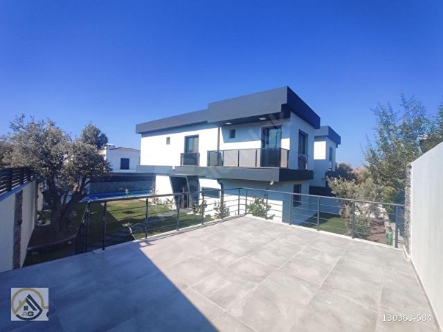 Çeşme Reisdere'de 4+1 Akıllı Otoparklı Müstakil Havuzlu Villa