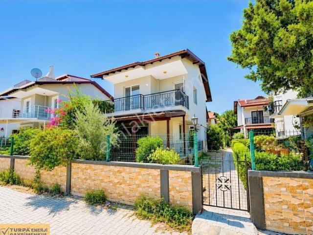 Çeşmealtı'nda Kiralık 4+1 Müstakil Tripleks Villa