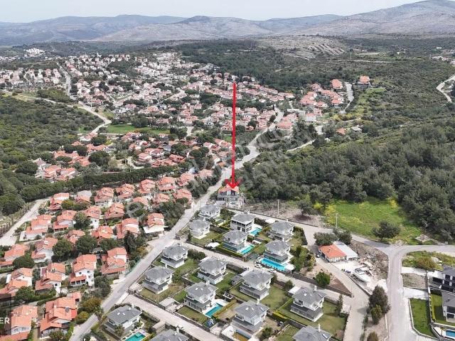 Çeşme/germiyan Satılık Yenilenmiş Havuzlu 4+2 Villa