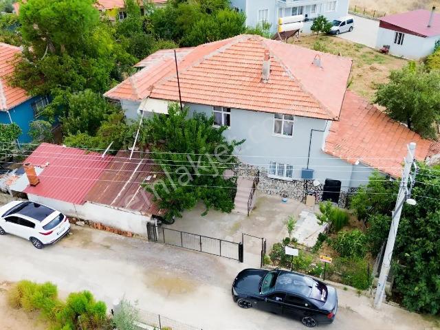 Eşmede 575 M² Arsa İçinde 120 M² Satılık 2 Katlı Müstakil Ev