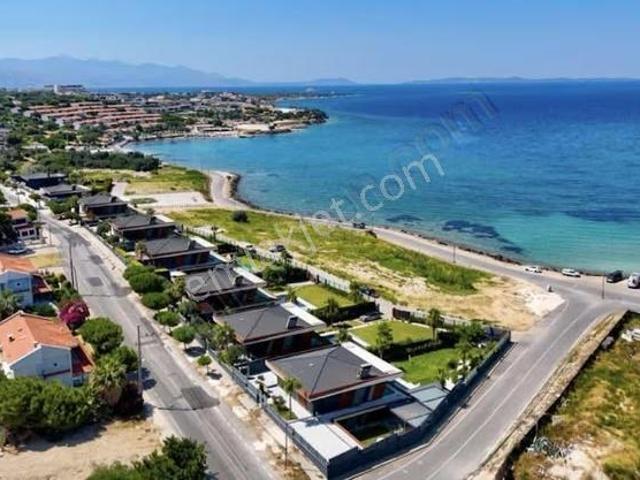 Çeşme'de Denize Sıfır 5+1 Özel Villa