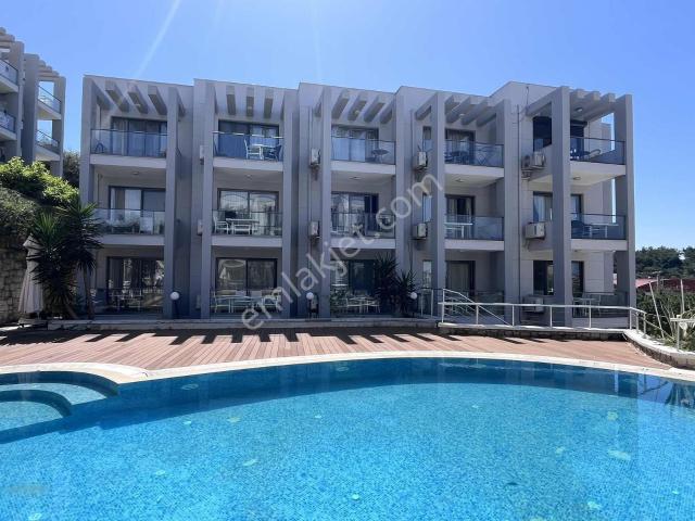 Çeşmede Kiralık Havuzlu Residence Daire